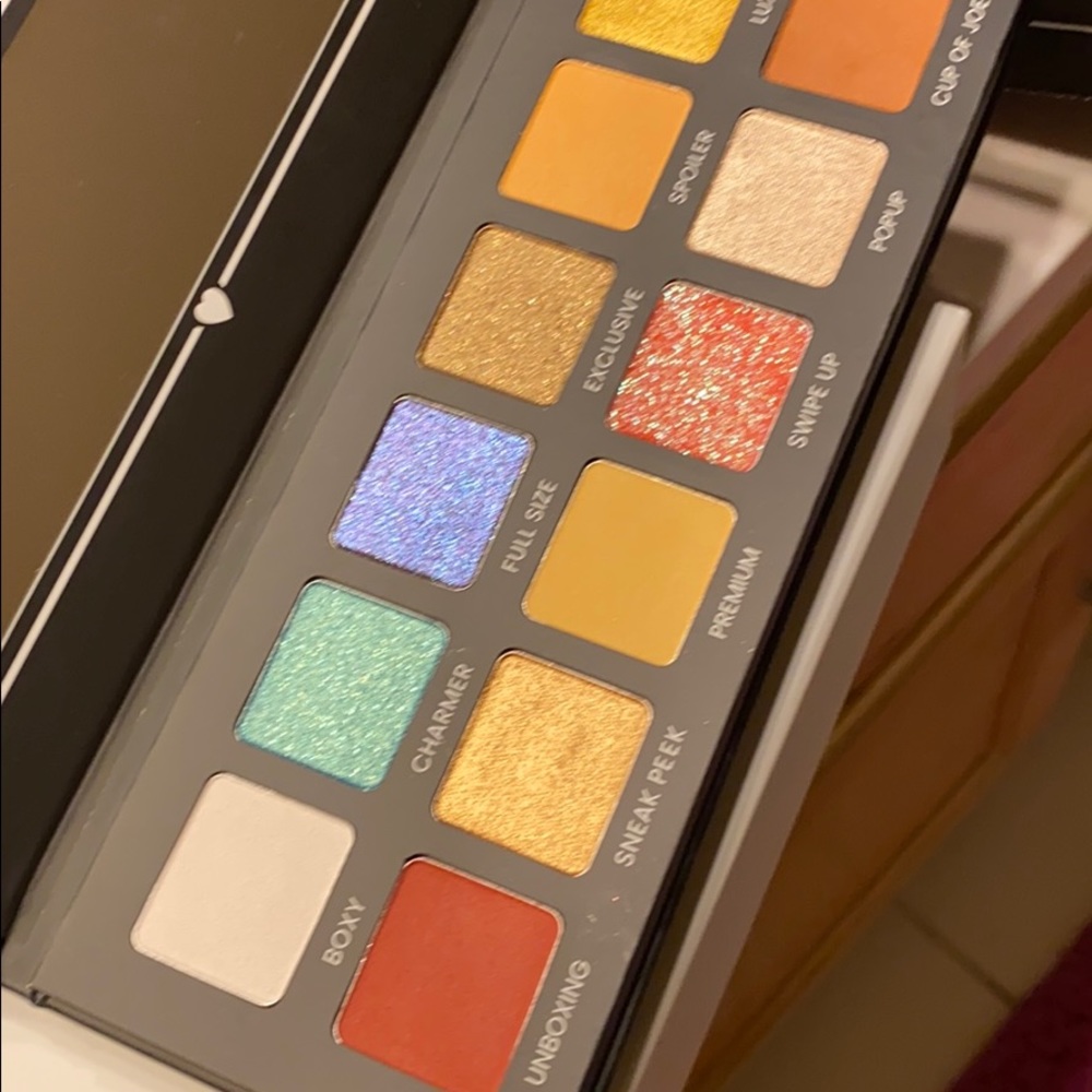 Boxycharm eyeshadow palette